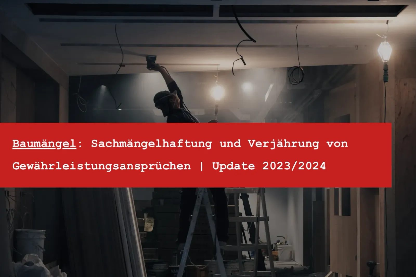 Bauarbeiter prüft Baumängel an einer Wand als Symbolbild für die Verjährung von Gewährleistungsansprüchen bei Baumängeln