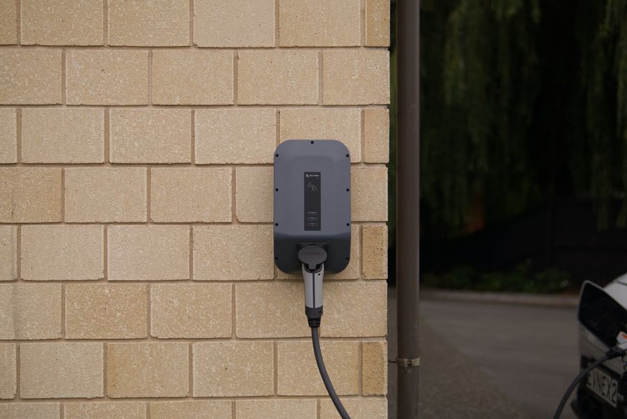 E-Auto-Ladestation in der Mietwohnung: Haben Mieter einen Anspruch?