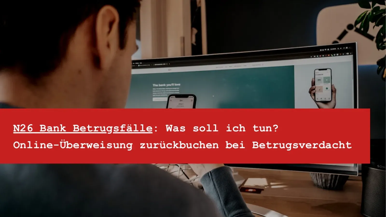 Smartphone mit Banking-App neben einer Kreditkarte als Symbolbild für Online-Banking-Betrug und die Frage der Bankhaftung