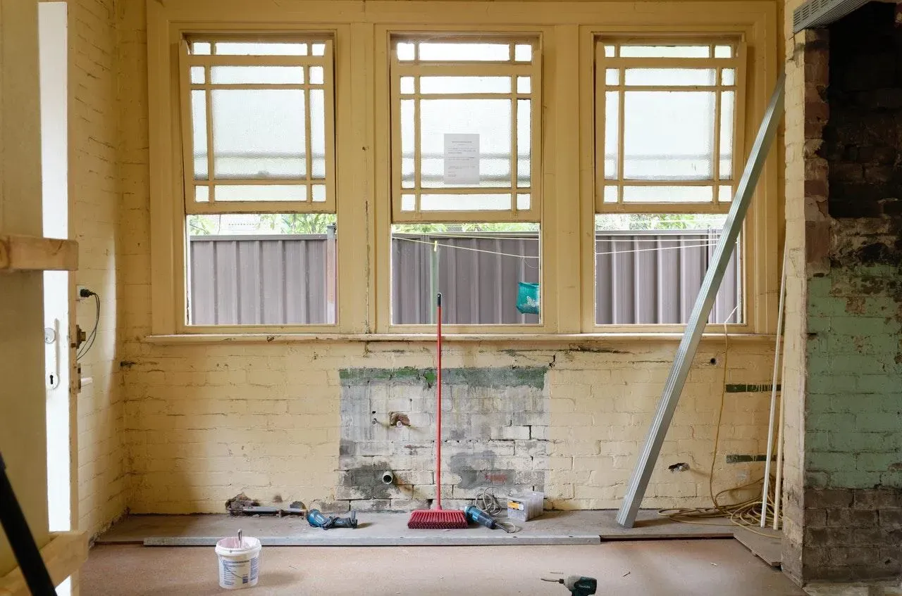 Titelbild: Pfusch am Bau: Wer haftet für Baumängel?