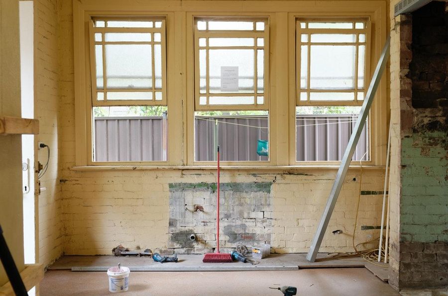 Pfusch am Bau: Wer haftet für Baumängel?